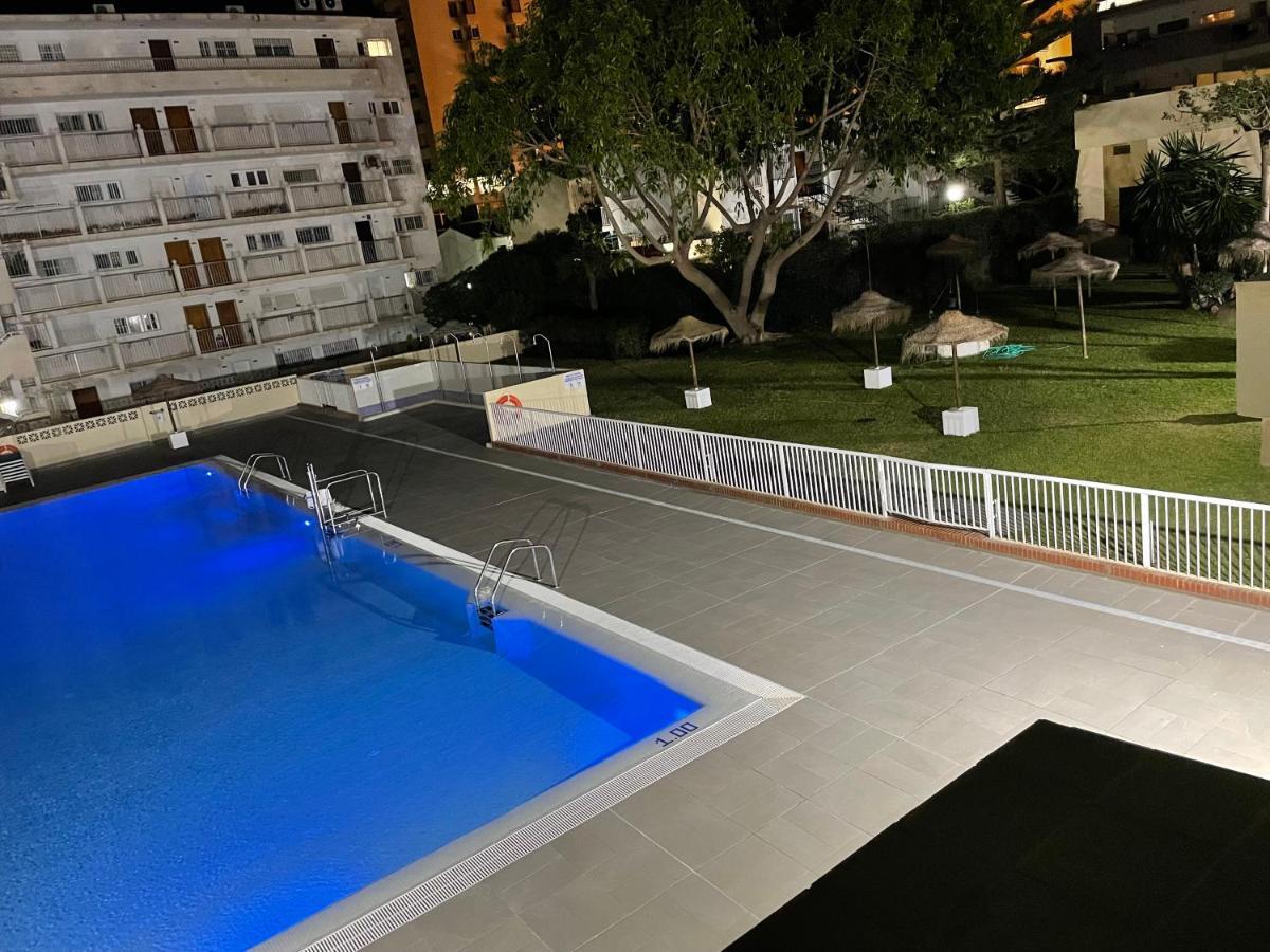 Apartamento Totalmente Reformado Con Piscina Y Jardines Al Lado De La Playa De La Carihuela Apartment Torremolinos Exterior photo